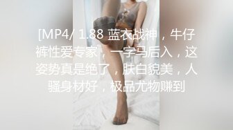 商场女厕全景近距离偷拍 长发美女的干净小嫩B