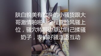 上班族小姐姐比较多的快餐店女厕，高清全景逼脸同框偸拍多位美眉方便，牛仔服美女蓝色内内湿了一块是什么情况 (3)