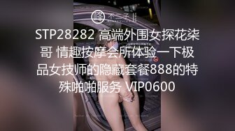  熟女阿姨 舒不舒服 啊 快点用力操 身材丰腴前凸后翘 嘴巴叼着内内操逼超猛