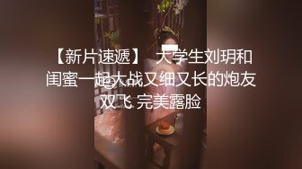 短发眼镜美女，没穿内裤玻璃黄瓜爆插小穴，掰开紧致嫩穴捅入