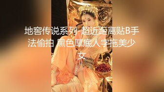 专找老阿姨两个小哥深夜约个少妇3P 解开衣服阿姨很开心 一个摸奶一个扣逼