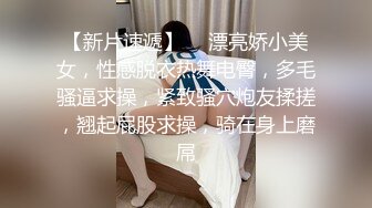 10-19酒店偷拍 猥琐胖叔幽会媳妇的气质红裙美女闺蜜操完美女在一旁吃葡萄