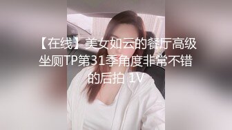  外卖小哥出击直播 偶遇粉丝一起3P熟女姐姐 粉丝在一旁打飞机 大屌饥渴难耐