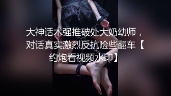 济南水淹了 妹子撩起裙子过马路 这是忘了穿内裤了吗？