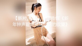   女友玩着手机也要服侍我，女友一定要这样的，真实爽到自己