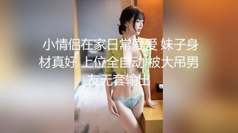 中午午休无聊潜入隔壁单位女厕偷窥嘘嘘有个带玉镯的妹子颜值不错