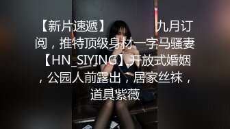 黑丝肥臀熟女大妈自己在家又发骚了，又拿着大鸡巴自己插肥逼了太刺激了