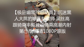 极品身材美女 被大鸡吧无套输出 大奶子 无毛鲍鱼 白浆都流出来了 不停用大屁屁摇晃打桩 受不了 最后射了一屁屁