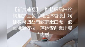 寒假趴墙头偷窥邻居大学生美女洗澡洗澡时把手机放到水管上一边洗澡一边追剧,没注意旁边有人偷看她