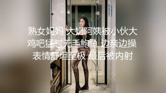 捏着奶子后入不停乱看有没有人，带到车内爆草射她嘴里