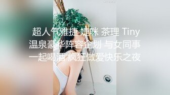  黑丝高跟熟女人妻 舒服吗 嗯 轻点 出水了 穿着紫色战袍偷情小伙 被无套输出