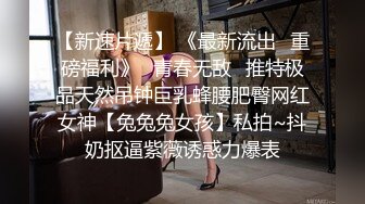  气质甜美酒窝女神今天黑色内衣丁字裤，解开内衣掏出白皙美乳揉捏，拨开丁字裤掰开极品粉穴