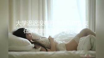 可以站着尿尿的风骚小女人,全程露脸白丝高跟情趣装诱惑,跟狼友互动撩骚,淫声荡语不断,骚穴特写展示刺激