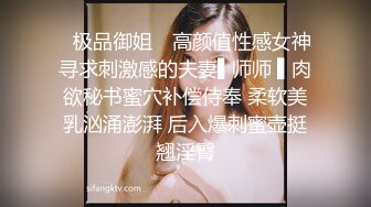   卷发文静乖巧嫩妹！难得一见粉嫩美穴！精油抹臀油光程亮，翘起屁股摆弄，棒子快速抽插