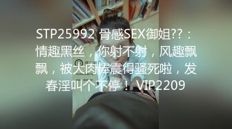 偷拍表姐洗澡劈腿搓小腿整个阴部正对着镜头裂开