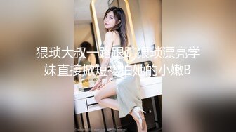 短裤熟女开操 ，撸硬扶着屁股后入撞击 ，抬起双腿大力抽插猛操