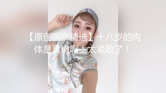 五官精致极品小女友，纯欲系小美人，半脱内裤美腿足交，慢慢插入嫩穴，主动骑乘位，深插到底