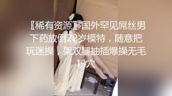 写字楼女厕制服装黑高跟绝美白领 擦穴时两片红嫩的唇肉太撩人了