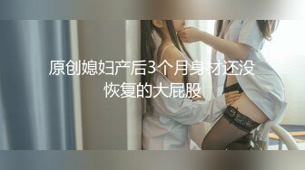 极品大奶御姐，全程露脸丝袜高跟宾馆各种发骚，听狼友指挥互动撩骚完美展示，揉奶玩逼浪叫呻吟