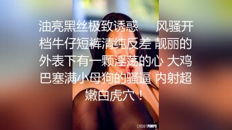  无毛肥逼妹子黑色网袜假屌自慰啪啪，抬起双腿猛操上位骑乘