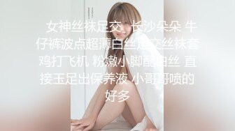 【新片速遞】 尝尝新鲜刺激感，征得骚逼老婆同意❤️约了个素质单男回家里来一起操她！那骚销魂样❤️就像当年我破她处女时候一样淫荡销魂！