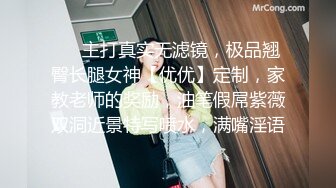 大哥强扒两个短裙少妇，强行扒光玩弄骚穴和奶子，跳蛋蹂躏口交大鸡巴，床上床下轮流爆草两女，浪叫呻吟不止