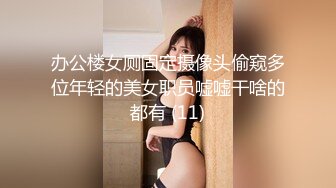 【新片速遞】 偷拍美女❤️吊带背心小姐姐牛仔裙弯腰捂裙子被抄底微透内❤️SR级咖啡店抄底长裙美女白色内内