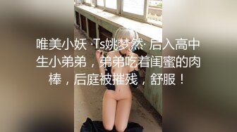 [B2E8] 三男两女居家乱交Party,俩小母狗翘着蜜桃臀等待大J8的进入,场面疯狂,呻吟声不断