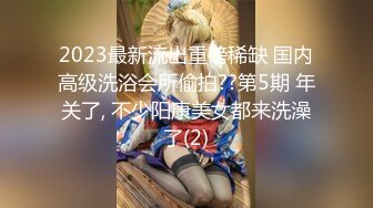 车展现场抄底大长腿美女车模和漂亮的美女职员 (1)