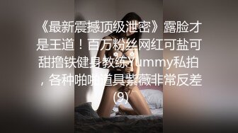 姐妹俩勾引一个网友到户外直播 第一次3P很紧张嫩逼越来越紧