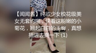 门后超满足的骚妈