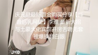 黑屌才进去个龟头这女的就已经淫水泛滥了