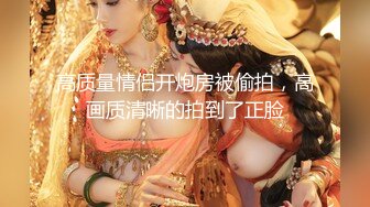 气质人妻短发黑丝露脸颜值也不错诱惑，揉奶玩逼蝴蝶骚穴特写展示水好多