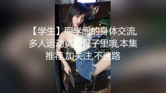 【极品稀缺 破解摄像头】JK风小姐姐更衣间拿手机自拍 多角度偷拍