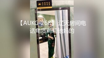 大胆变态坑神蹲守购物娱乐广场公共女卫门口见到漂亮妹子就跟进去偸拍还翻看换下来带血的卫生巾