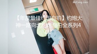 土豪高级公寓和朋友一起3P极品黑丝性感外围美女,全方位展示真正的3P,上下2个洞都不闲着被塞得满满的!