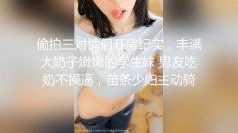 【新速片遞】 禁忌之爱母子乱伦❤️饥渴离异单亲妈妈撞见儿子打飞机在浴室情不自禁自慰被儿子干